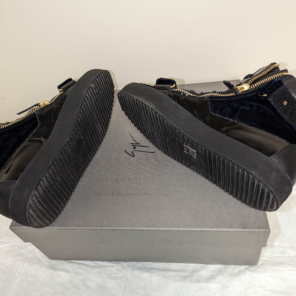 Boots - Picture 5 of 8